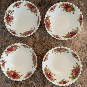 4 Vintage Royal Albert bone China England old country rose pattern 6.25" bowls